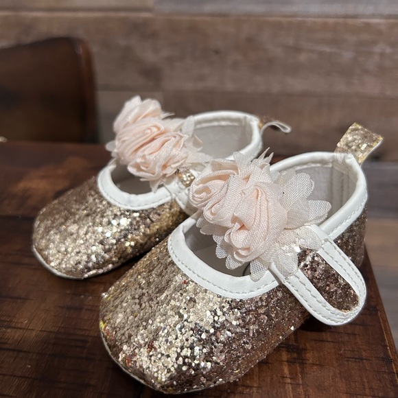 EUC (5 pair) Baby Girls Slip-on Shoes Size 1 & (2 pair) Socks - Picture 7 of 13